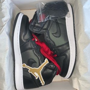 Air Jordan 1 Retro High OG Black Satin/Gym Red GS